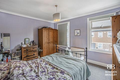 5 Salisbury Road, Chingford, London, E4 6TA