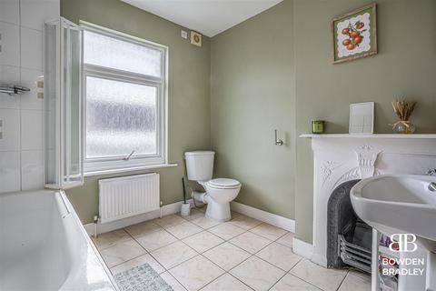 5 Salisbury Road, Chingford, London, E4 6TA