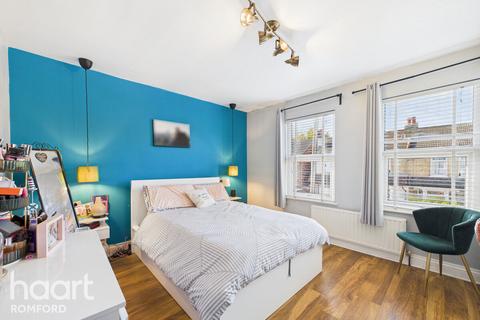 107 Douglas Road, Hornchurch, RM11 1AW
