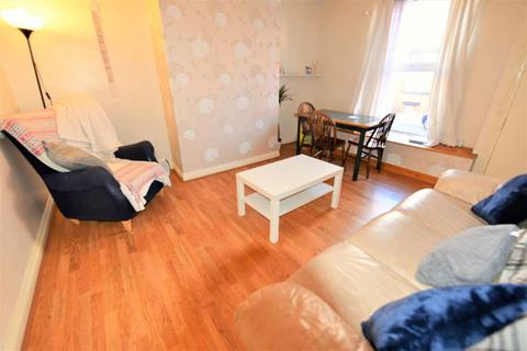 1 bedroom in a house share to rent, 49 Harold View (House Share)