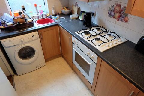 1 bedroom in a house share to rent, 49 Harold View (House Share)