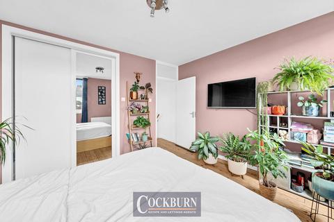 2 Lambscroft Avenue, London, SE9 4NZ