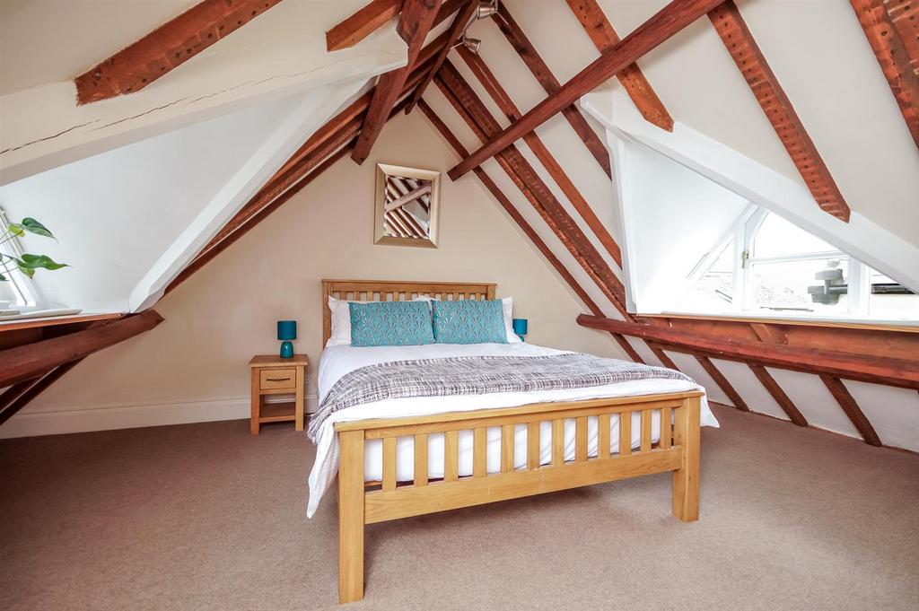 3-bed-flat-cheltenham-town-centre (9).jpg