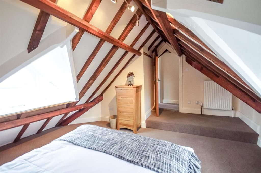 3-bed-flat-cheltenham-town-centre (10).jpg