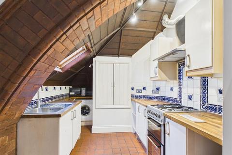 3 bedroom flat to rent, Town Centre GL50 4EF