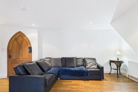 3 bedroom flat to rent, Town Centre GL50 4EF