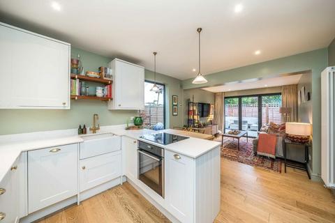 2 bedroom flat for sale, Holmewood Gardens, London SW2