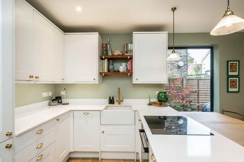 2 bedroom flat for sale, Holmewood Gardens, London SW2