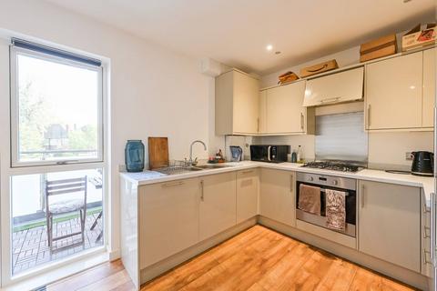 2 bedroom flat for sale, Broomfield Road, London, N13 4DY, Palmers Green, London, N13