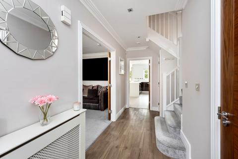 undefined, Fivens Place, Horsham, RH12