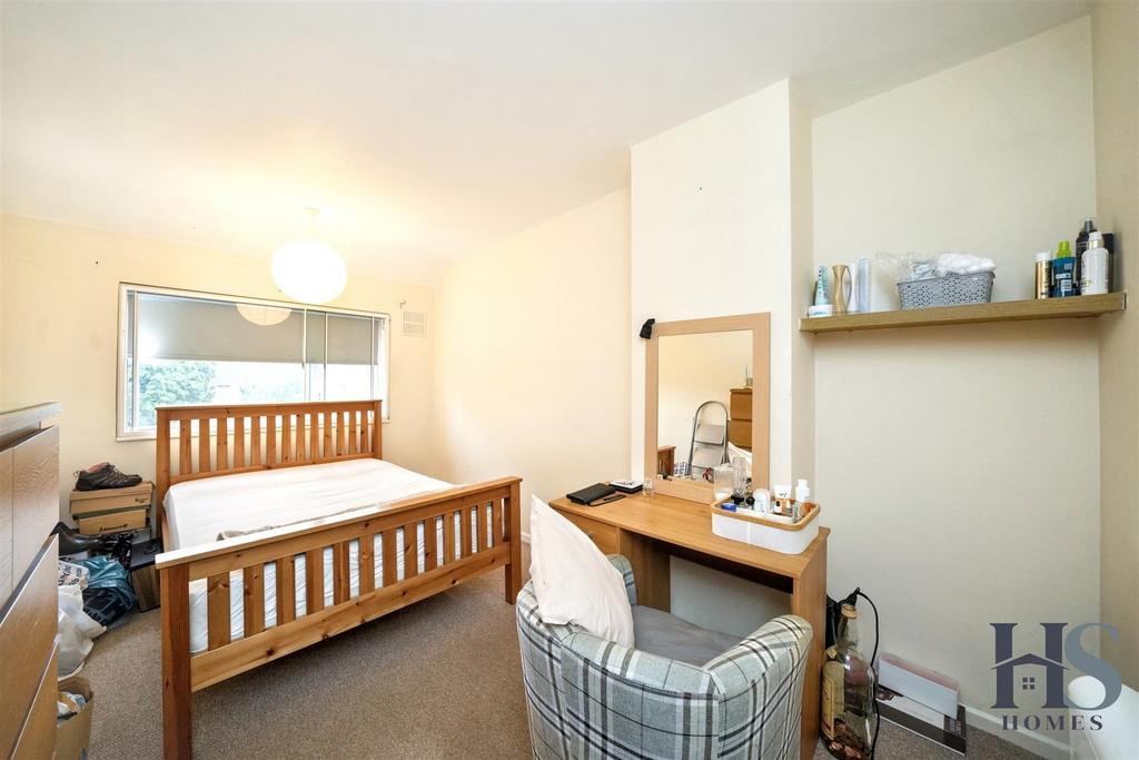 Bed2.jpg