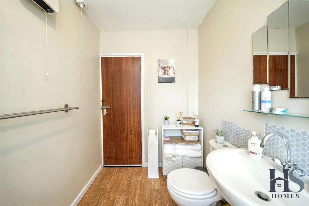 Bathroom2.jpg