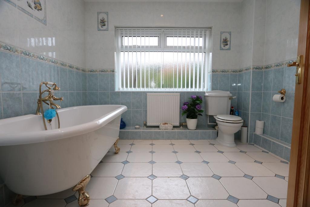 Main bathroom