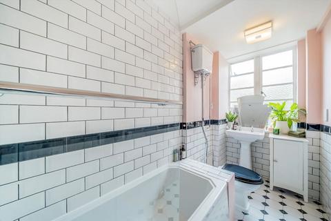 3 bedroom maisonette for sale, Balham High Road, London SW17