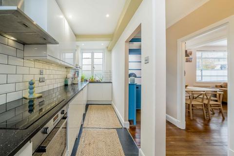 3 bedroom maisonette for sale, Balham High Road, London SW17