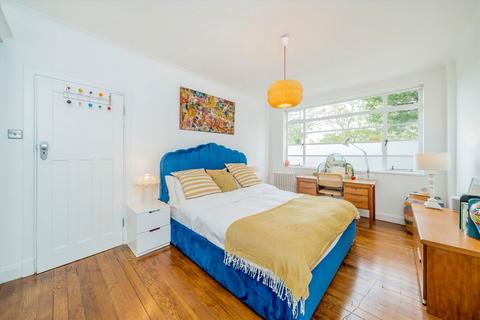 3 bedroom maisonette for sale, Balham High Road, London SW17