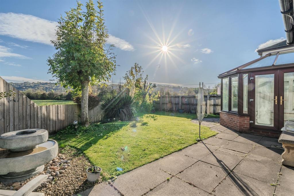 64 Cambria Close-2.jpg