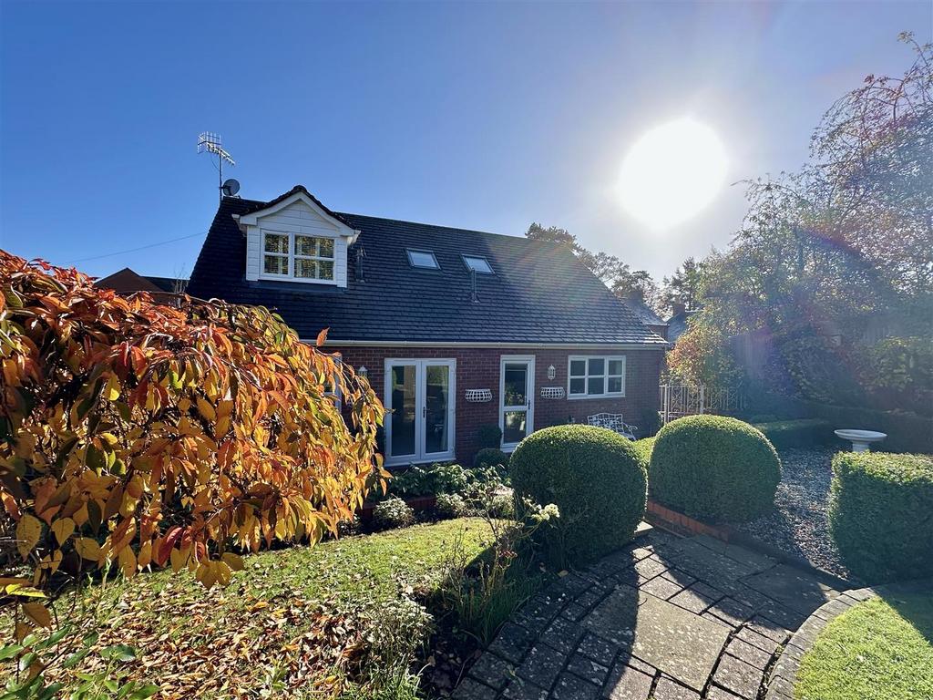 Garden to house