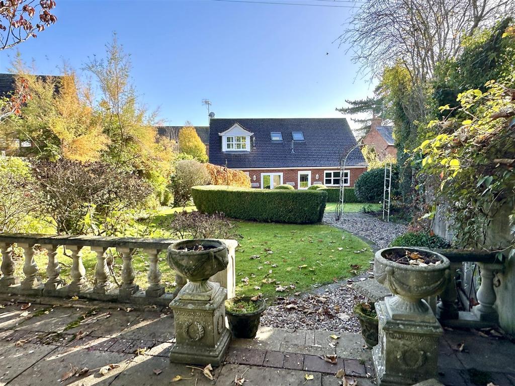 Terrace to house