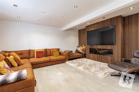 3 bedroom detached house for sale, Park Farm Cottages, Upminster, RM14