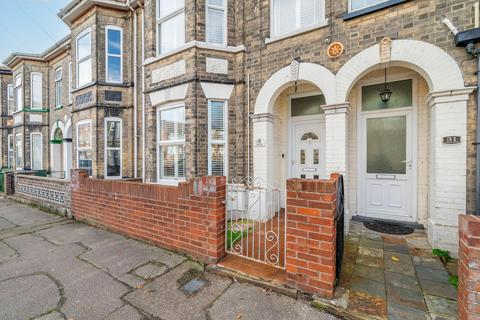 3 bedroom terraced house for sale, Regent Road, Lowestoft