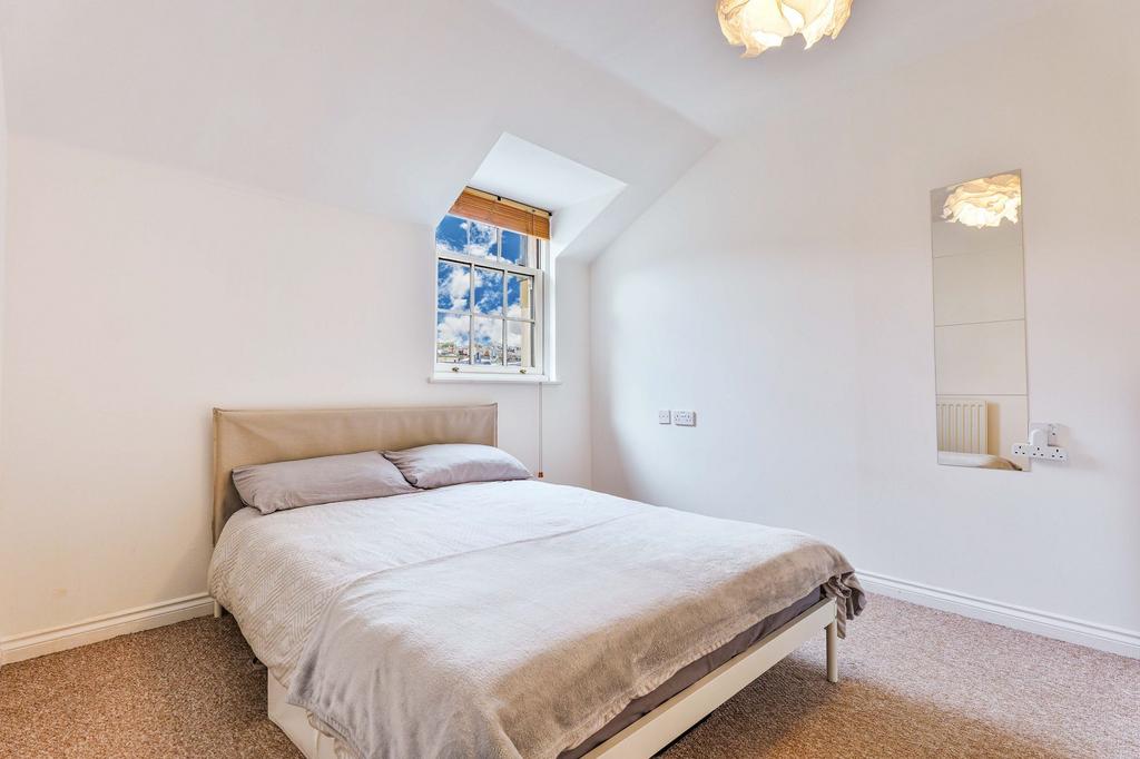 Generously-proportioned doubled bedroom. View...