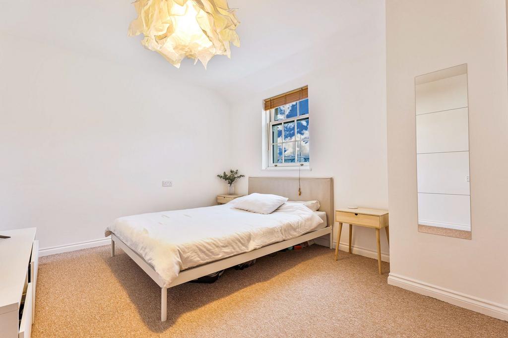 Primary bedroom with quiet aspect