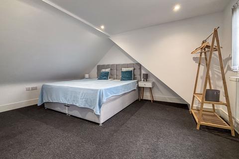 Rochfords Gardens, Slough, Berkshire, SL2
