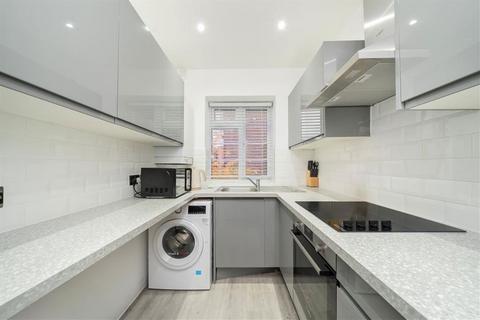 3 bedroom flat to rent, Shoot Up Hill, London NW2