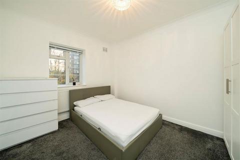 3 bedroom flat to rent, Shoot Up Hill, London NW2