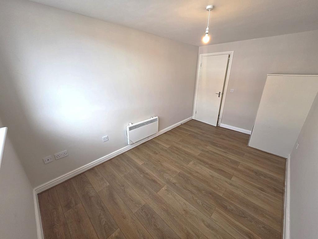Bedroom 1b