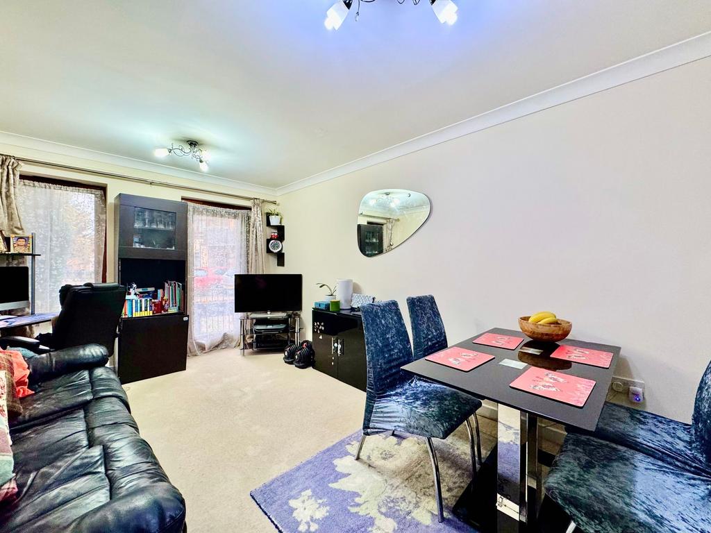 Open plan Lounge/dining area