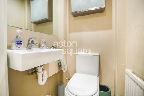Studio to rent, Leinster Gardens, London W2