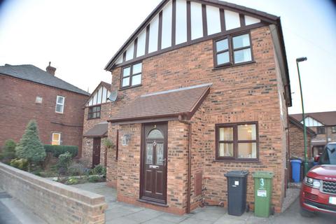 2 bedroom mews to rent, Queens Close, Hyde, SK14 5RE