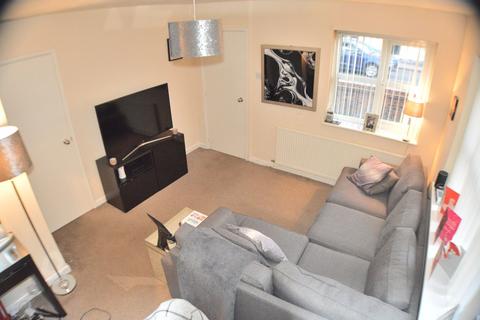 2 bedroom mews to rent, Queens Close, Hyde, SK14 5RE