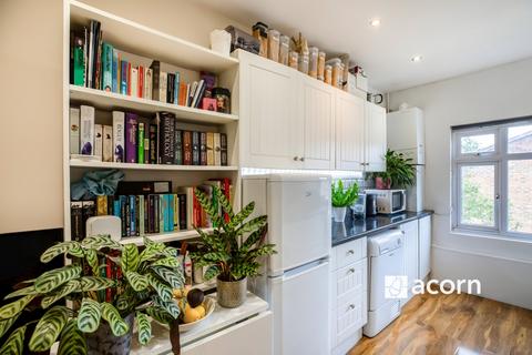 2 bedroom flat to rent, Walworth Road London SE17