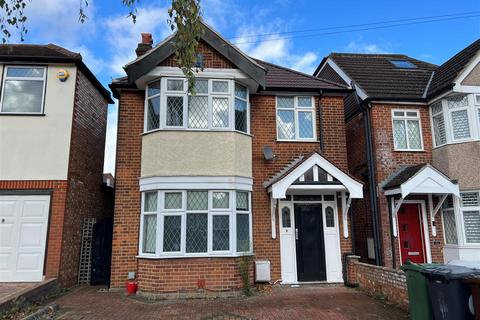 3 bedroom detached house for sale, Gunners Grove, London E4