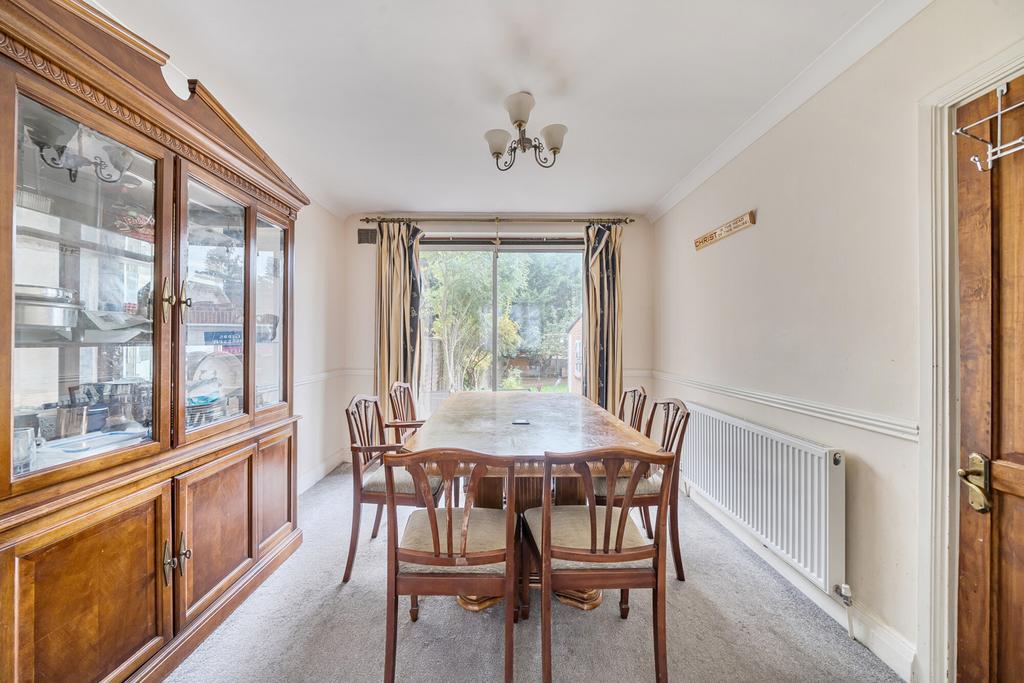 1370674-3-68f2628...