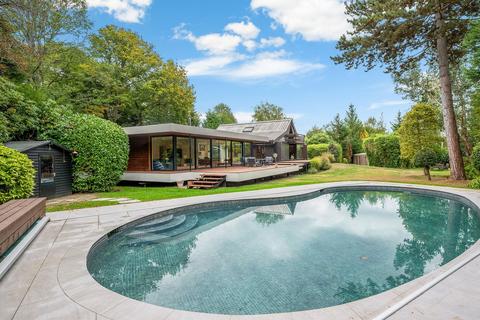 3 bedroom detached house for sale, Onslow Road, Burwood Park, Walton On Thames, KT12