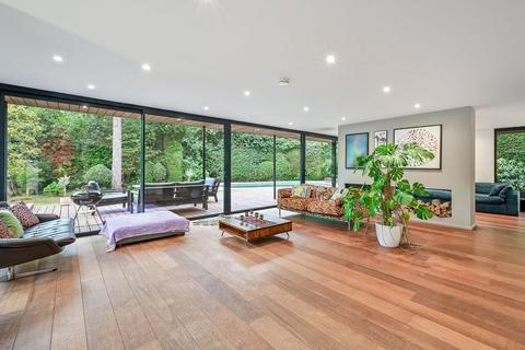 3 bedroom detached house for sale, Onslow Road, Burwood Park, Walton On Thames, KT12