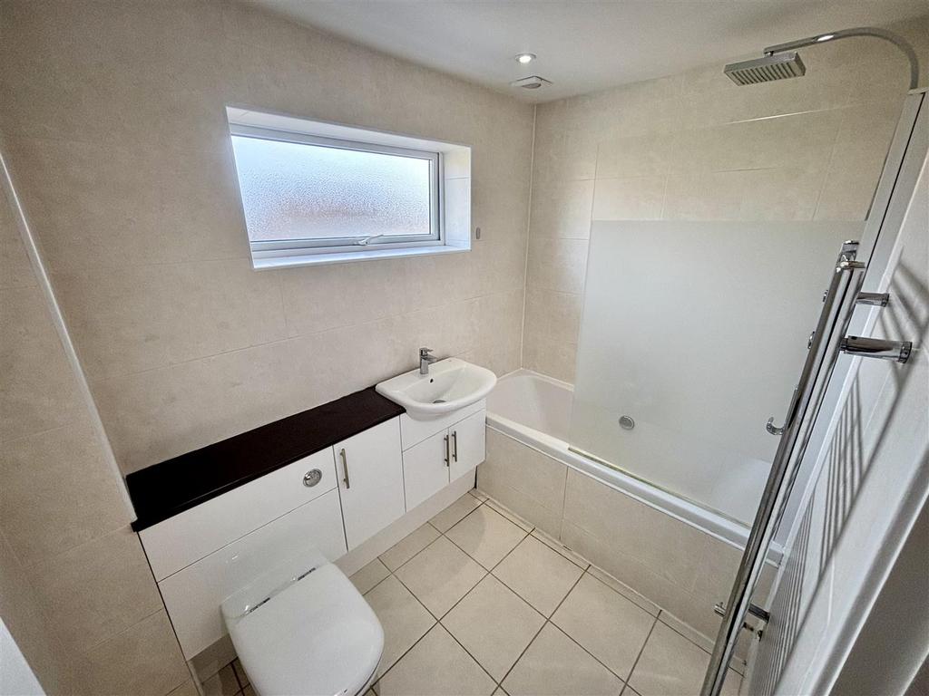 Family Bathroom/WC