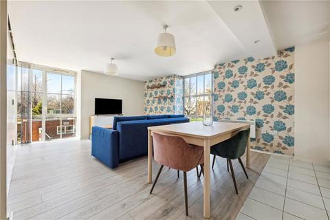 2 bedroom flat to rent, Bazalgette Court, London W6