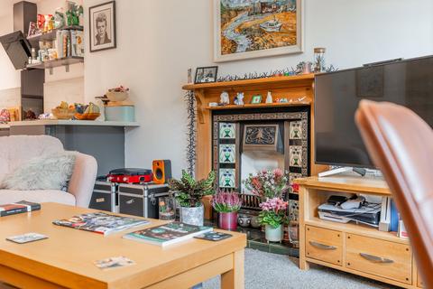 2 bedroom flat for sale, Lyndhurst Gardens, Flat 2/1, North Kelvinside, Glasgow, G20 6QX