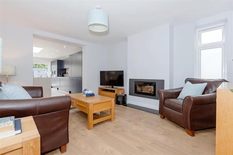 3 bedroom flat for sale, Wallace Avenue, Worthing