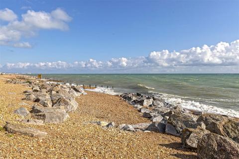 3 bedroom flat for sale, Wallace Avenue, Worthing