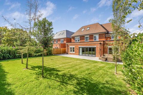 5 bedroom detached house to rent, Fairmile Lane, Cobham, KT11