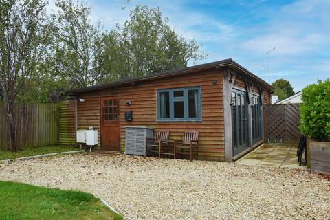 Studio to rent, Abingdon Road, Burcot OX14