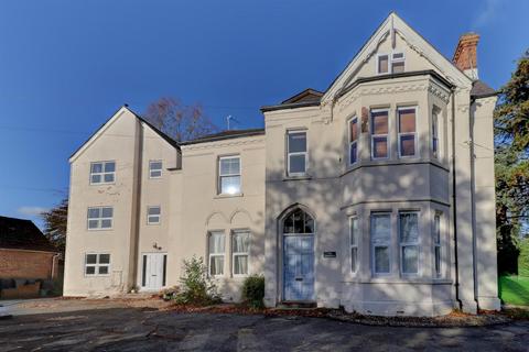 2 bedroom flat to rent, Holmewood Close, Kenilworth, CV8 2JE