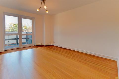 2 bedroom flat to rent, Holmewood Close, Kenilworth, CV8 2JE