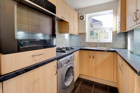 2 bedroom flat to rent, Holmewood Close, Kenilworth, CV8 2JE